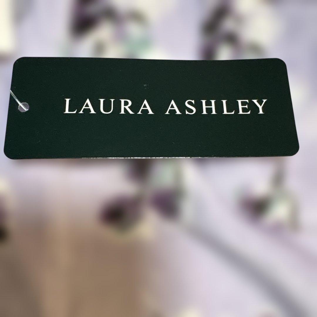 新品タグ付き【LAURA ASHLEY 】婦人パジャマ 冬物パジャマMサイズ