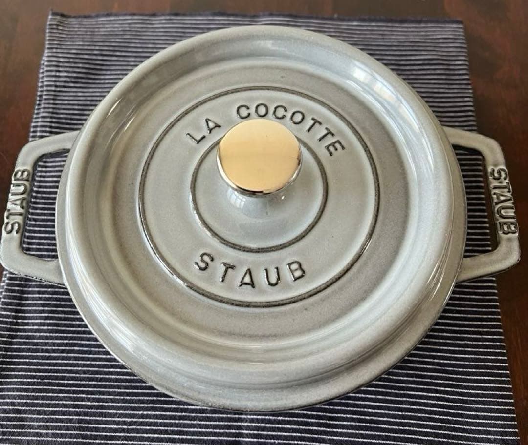 鍋は重いが料理は美味い！　ストウブの　LA COCOTTE ラウンド（グレー）