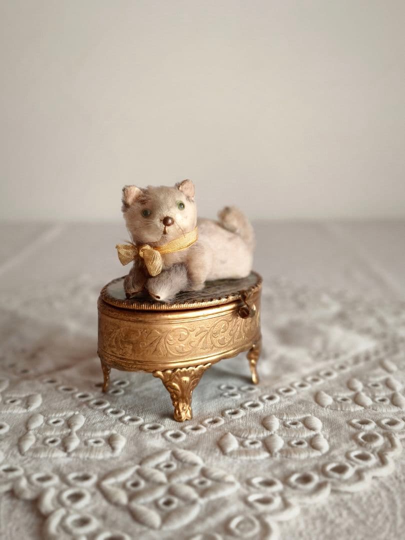 【misen2014さま】vintage figure ୨୧ ベージュ 猫ちゃん