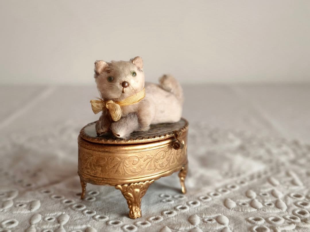 【misen2014さま】vintage figure ୨୧ ベージュ 猫ちゃん
