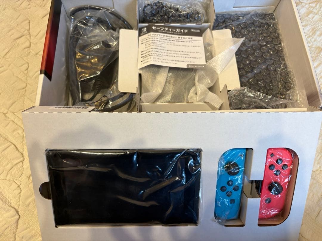 【美品】Nintendo Switch 本体 ネオンブルー・ネオンレッド
