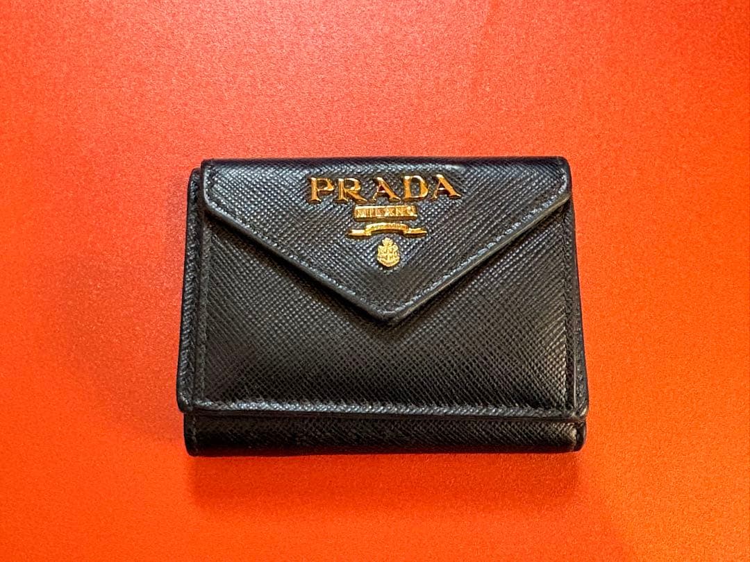 PRADA ブラックレザー 三つ折り財布　ミニウォレット