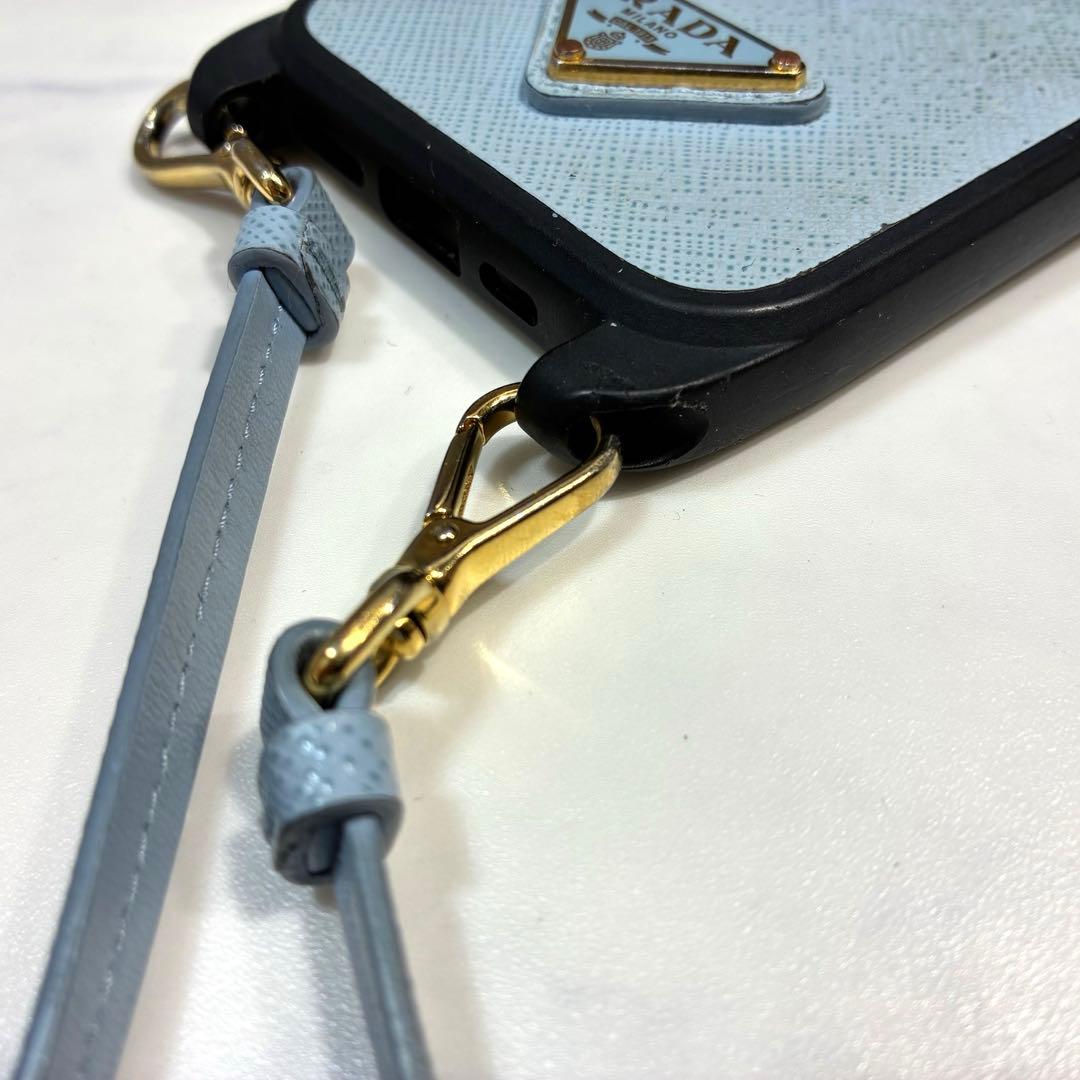 PRADA iPhone15Proケース ストラップ付き サフィアーノ 三角ロゴ