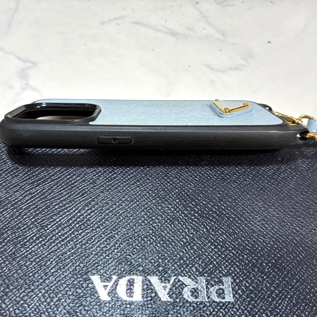 PRADA iPhone15Proケース ストラップ付き サフィアーノ 三角ロゴ