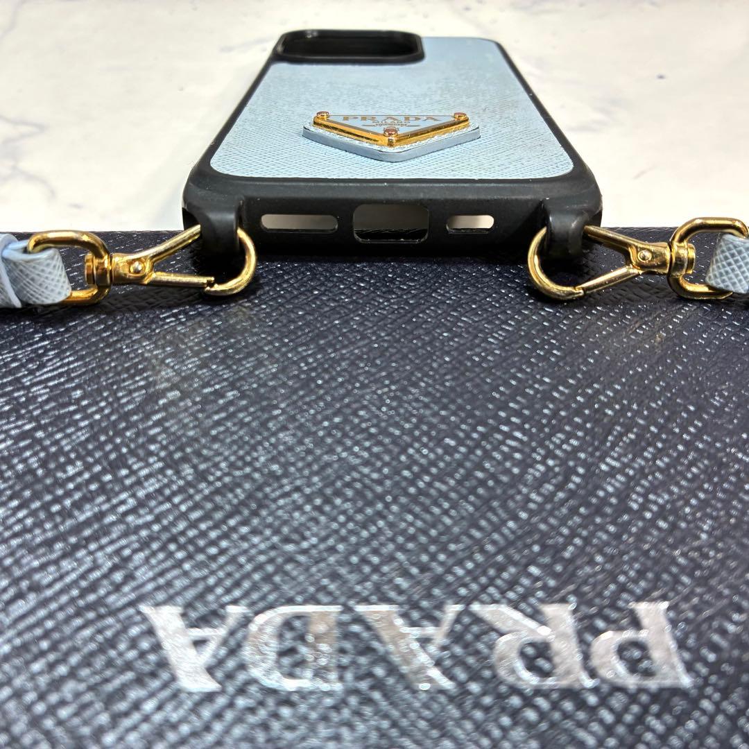 PRADA iPhone15Proケース ストラップ付き サフィアーノ 三角ロゴ