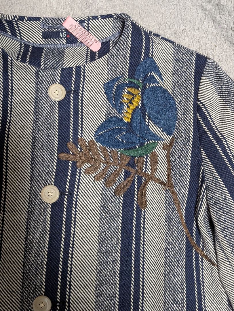 【美品】45R カルゼヒッコリープルメリア 刺繍 コート ストライプ 綿