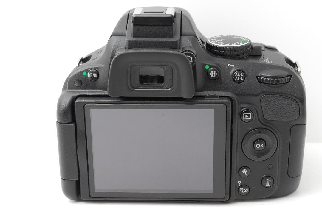【新品級ショット数】Nikon D5100　スマホ転送　ダブルレンズ　自撮り