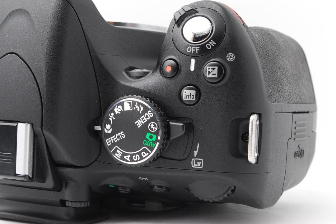 【新品級ショット数】Nikon D5100　スマホ転送　ダブルレンズ　自撮り
