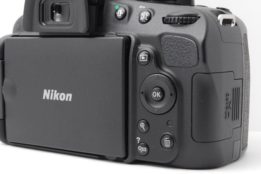 【新品級ショット数】Nikon D5100　スマホ転送　ダブルレンズ　自撮り