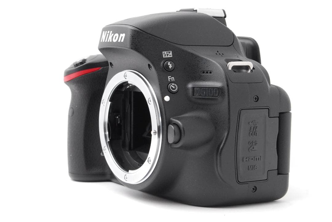 【新品級ショット数】Nikon D5100　スマホ転送　ダブルレンズ　自撮り
