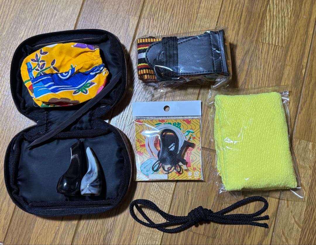 人工皮革 蛇柄三味線 専用ケース付き（値引き中）