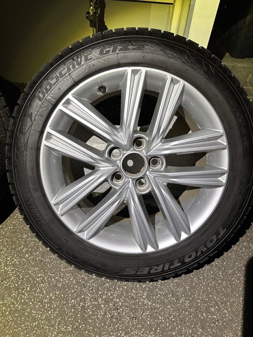 送料込み！アルミ付き17インチスタッドレス　215/55R17 23年40週製造