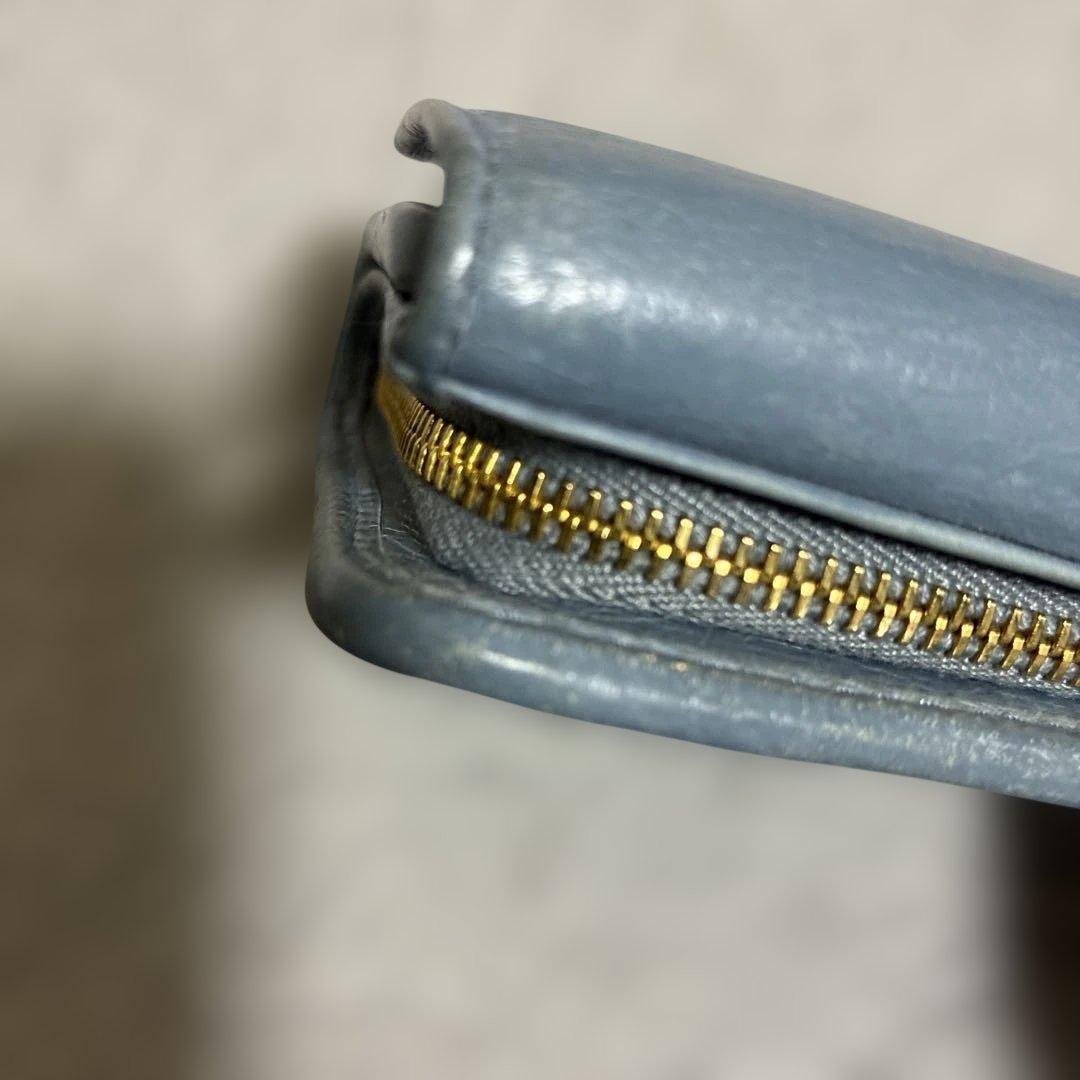 MIU MIUスカイブルー三つ折り財布