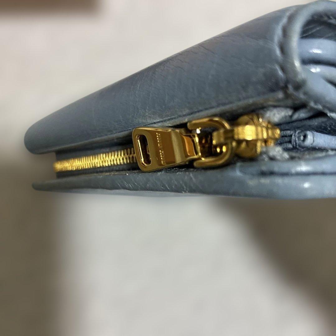 MIU MIUスカイブルー三つ折り財布