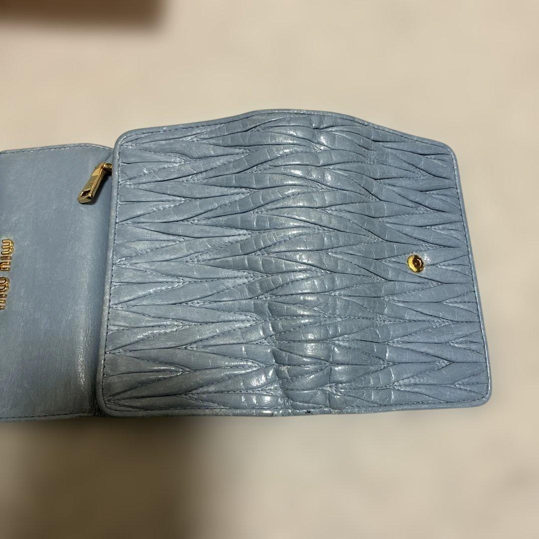 MIU MIUスカイブルー三つ折り財布