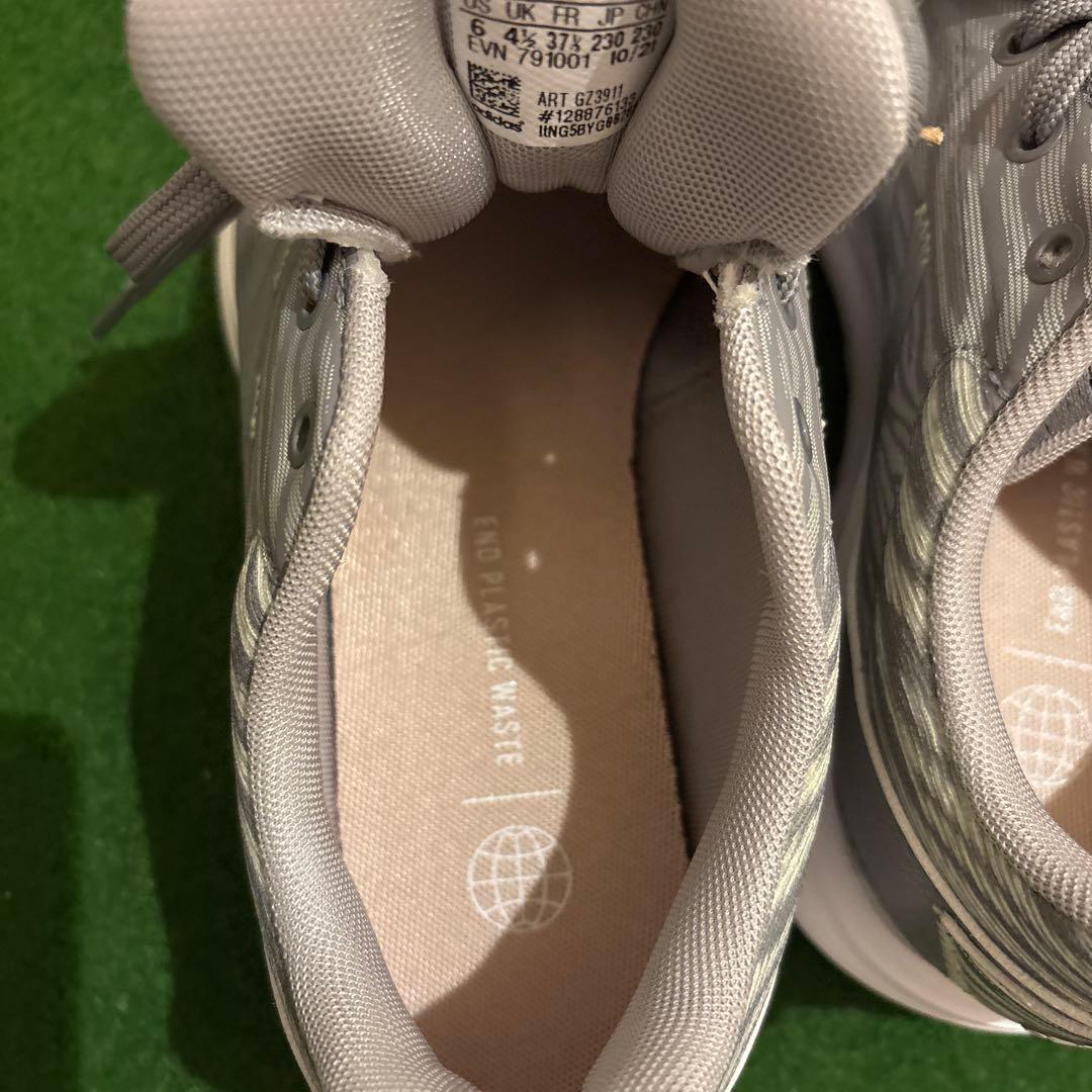 新品未使用adidas レディースゴルフシューズ グレー 23cm GZ3911