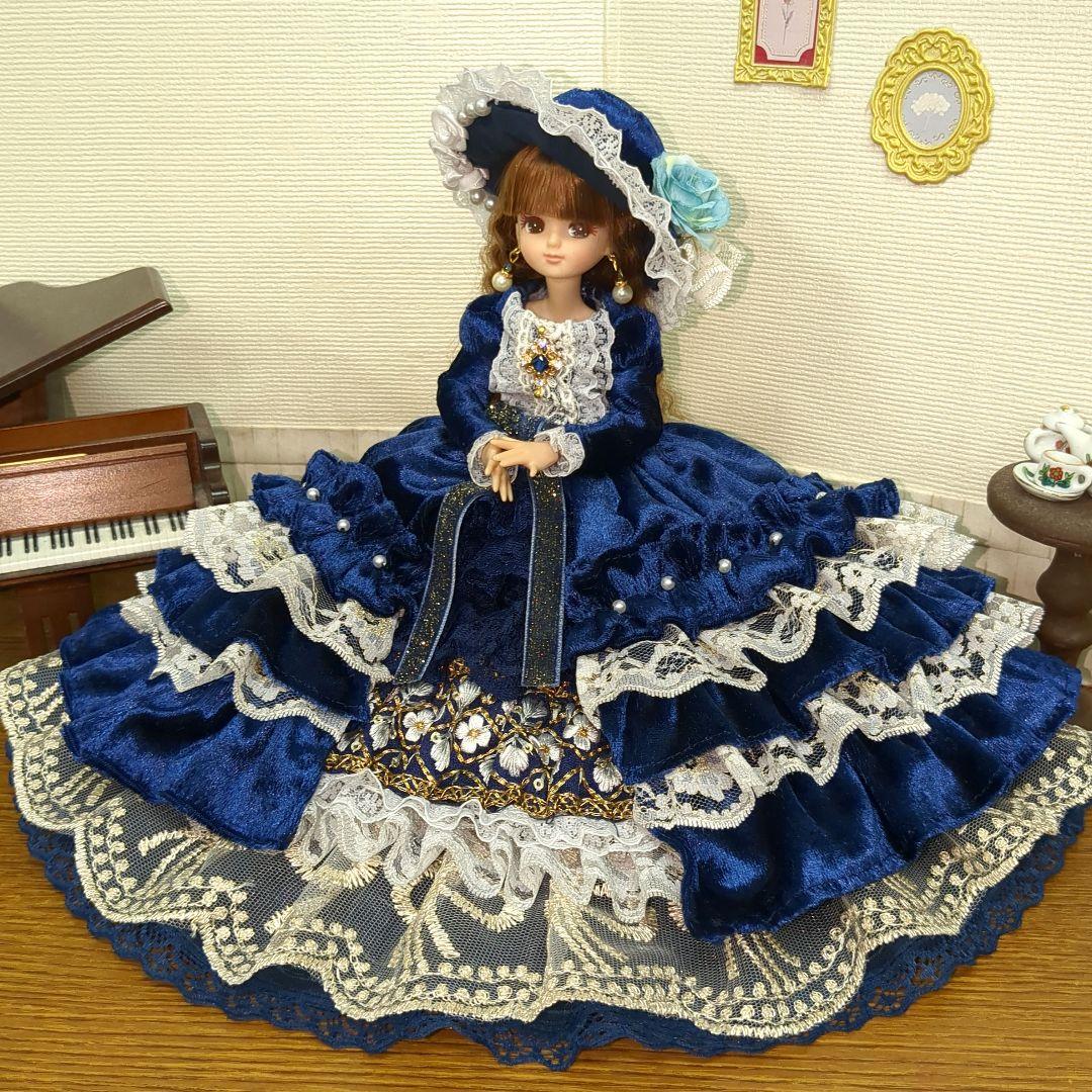 ば*ま様 ジェニーフレンド27cmドール服　紺のベロアのドレス