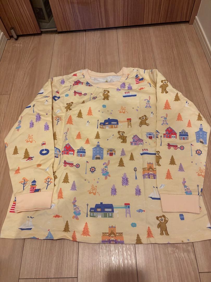 【新品タグ着き】ダッフィーアンドフレンズ　長袖長ズボン　パジャマ　L XL 香港
