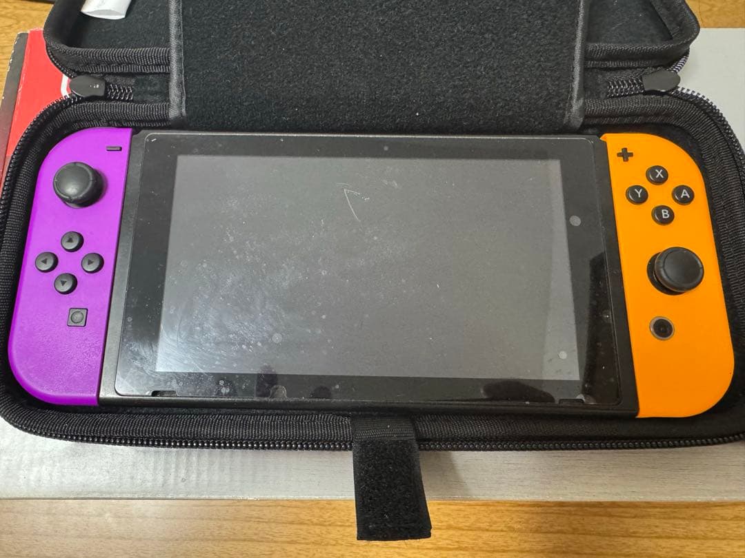 Nintendo Switch 本体、ケース、ホリパット2つ、ジョイコン追加付き