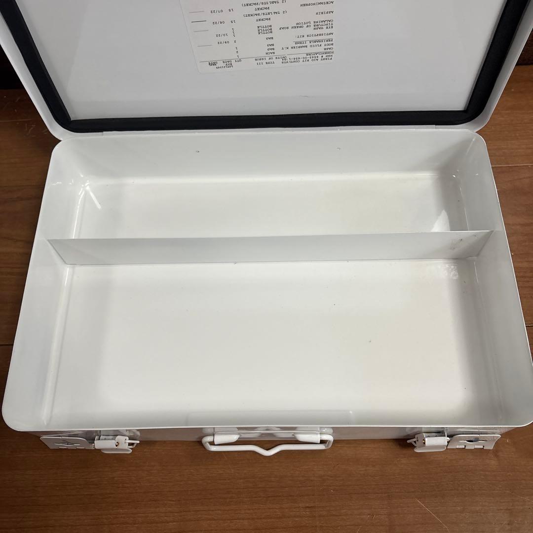 米軍放出品　FIRST AID KIT CASE ホワイト　送料無料