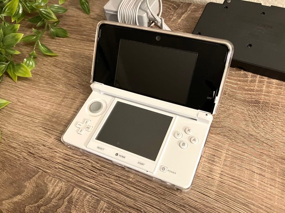 ニンテンドー3DS アイスホワイト（白）本体一式とソフト３本