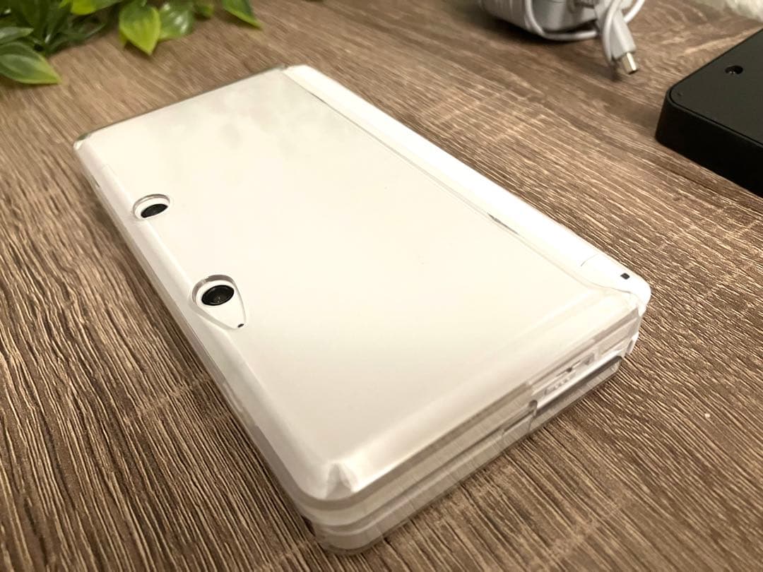 ニンテンドー3DS アイスホワイト（白）本体一式とソフト３本