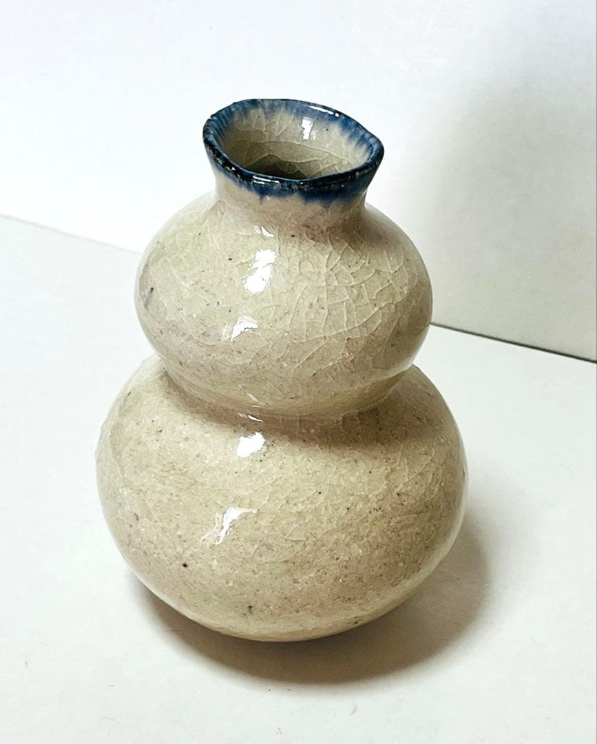 花器　乳白色　青　釉薬