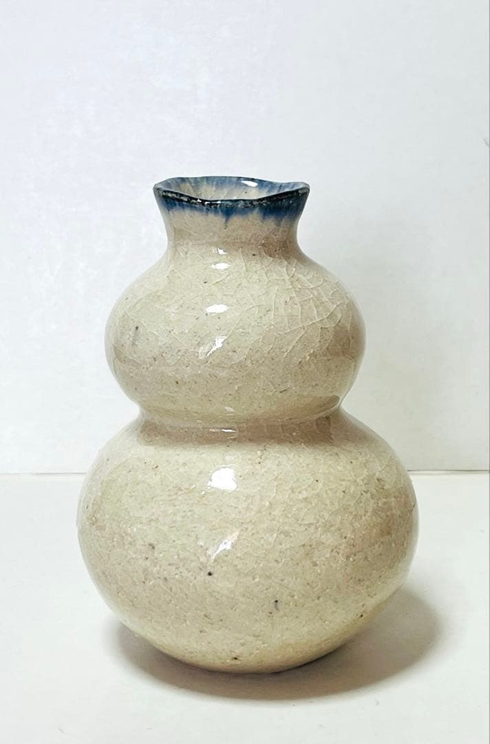 花器　乳白色　青　釉薬