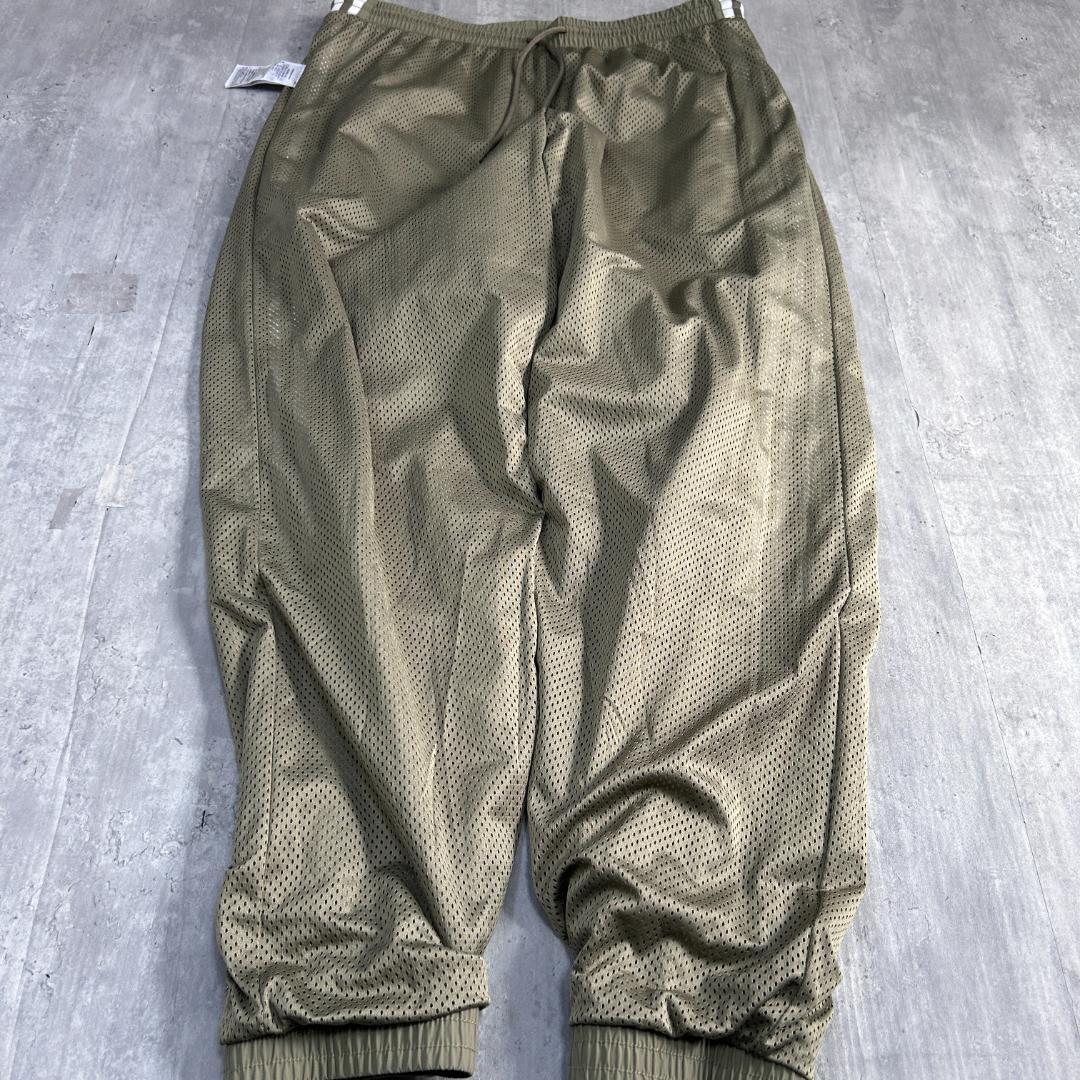 Z269 美品 アディダスオリジナルス トラックパンツ 2XL カーキ ナイロン
