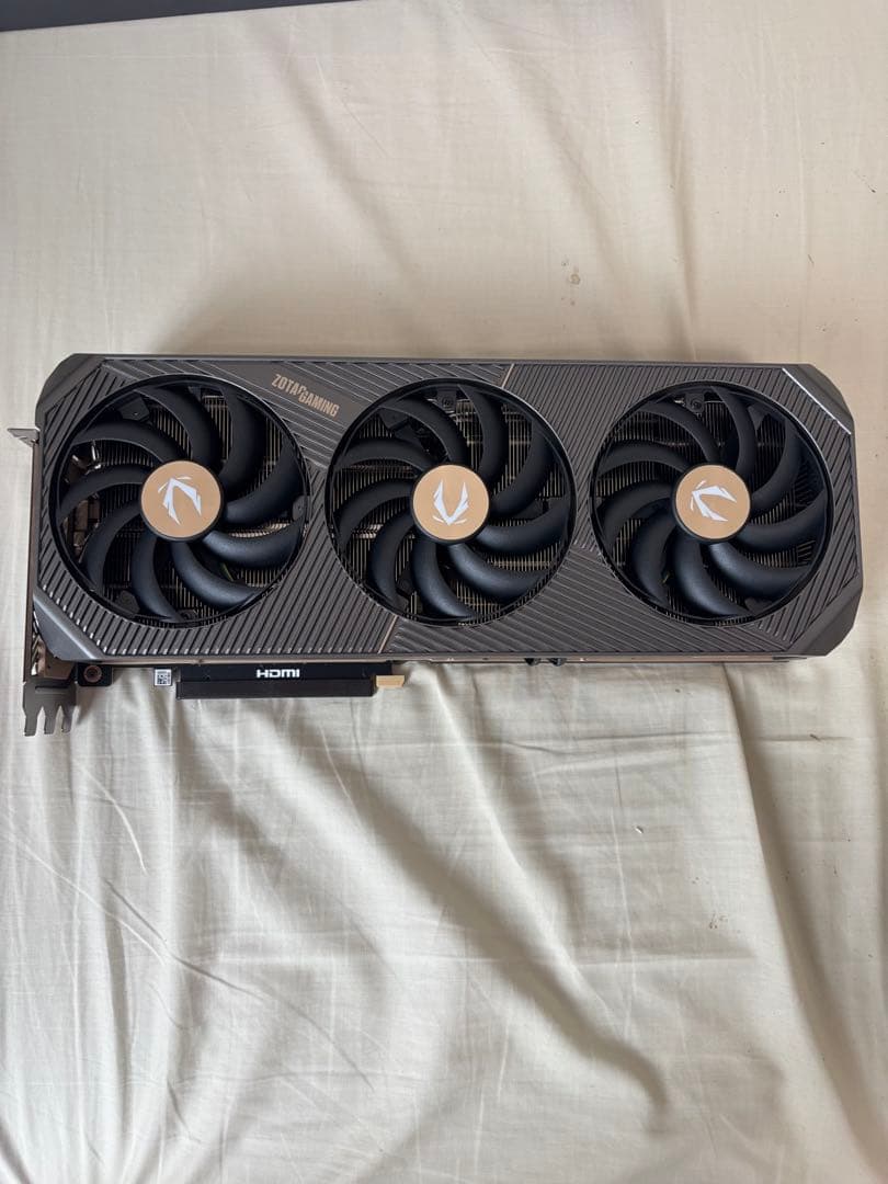 ZOTAC GAMING GeForce RTX 5090SOLID本体