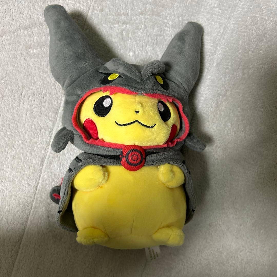 黒いレックウザポンチョ　ピカチュウ