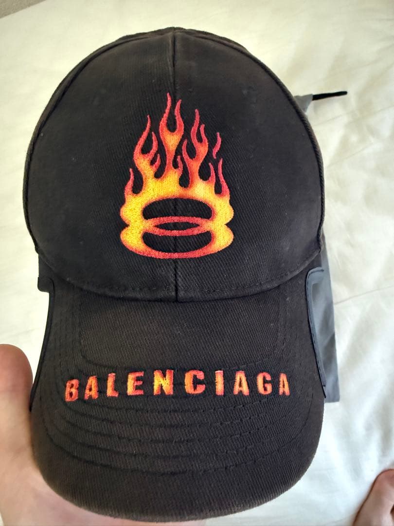 最終値下げ BALENCIAGA キャップ Burning unity cap