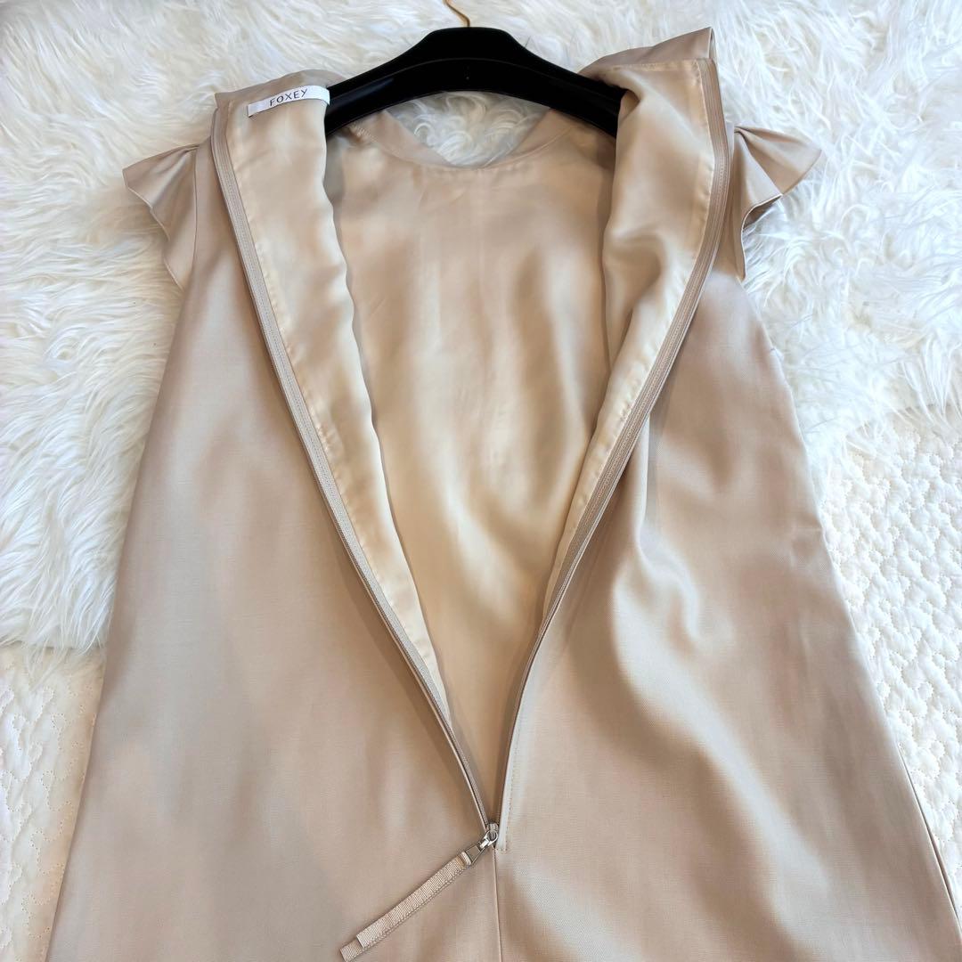 美品♡フォクシー　袖フリル襟つきワンピース ベージュ　38