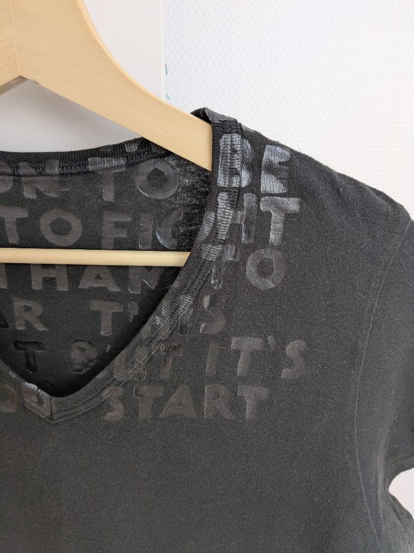 Martin MargielaエイズTシャツ（ブラック×ブラック / Sサイズ）