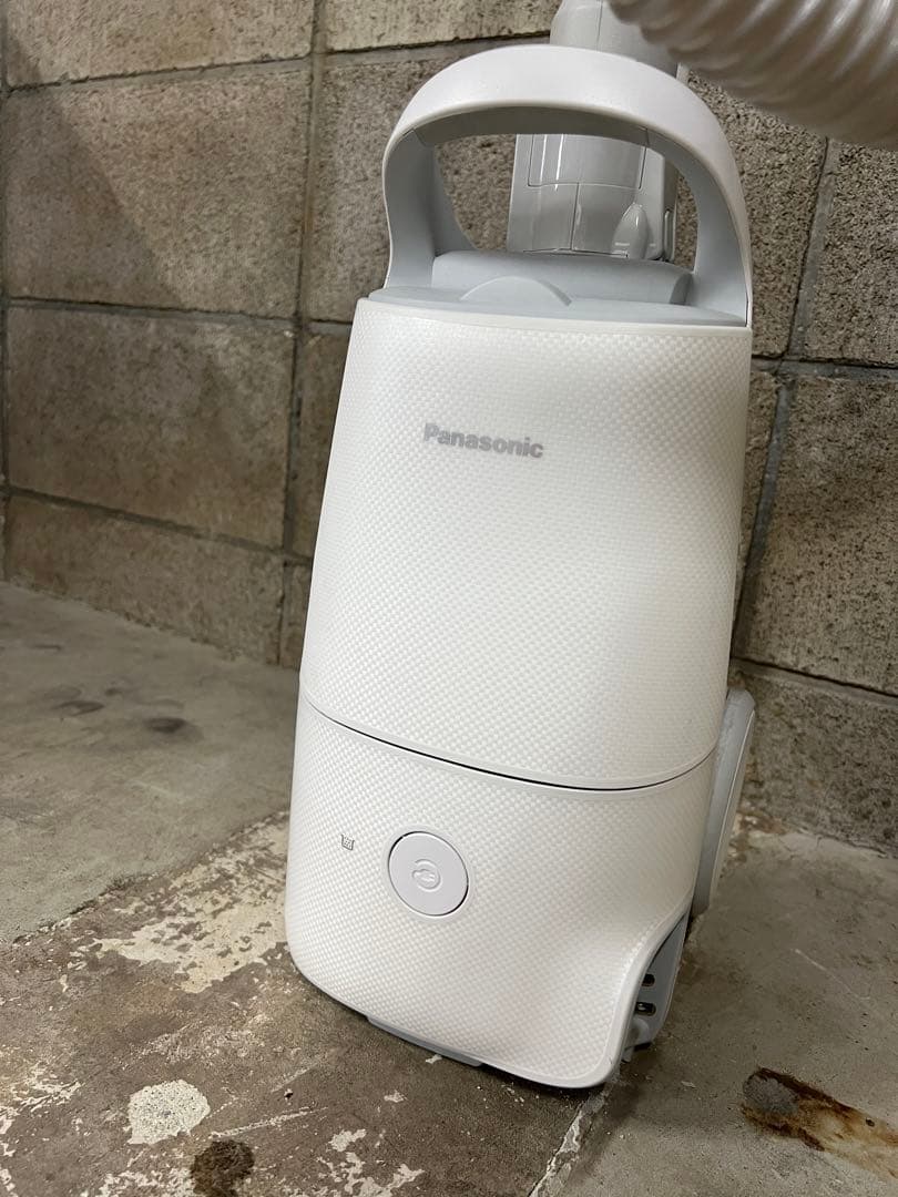 2023年製　Panasonic 紙パック掃除機 MC-JP860K-W