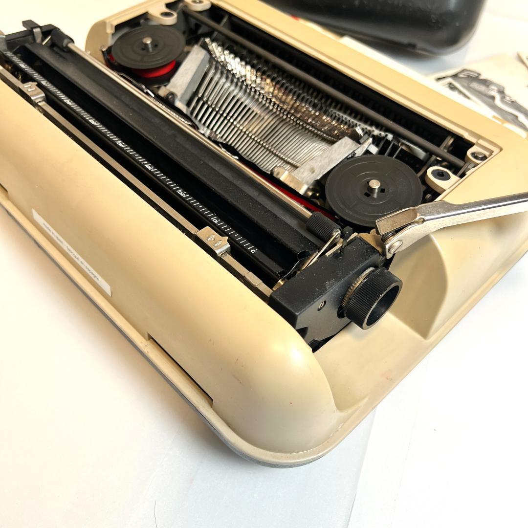 タイプライター オリベッティ LETTERA 34、動作確認済み　スペイン製