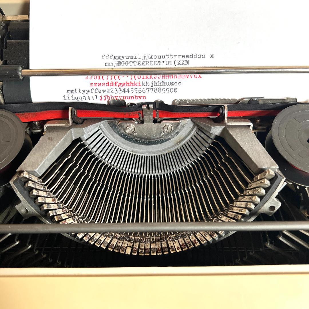 タイプライター オリベッティ LETTERA 34、動作確認済み　スペイン製