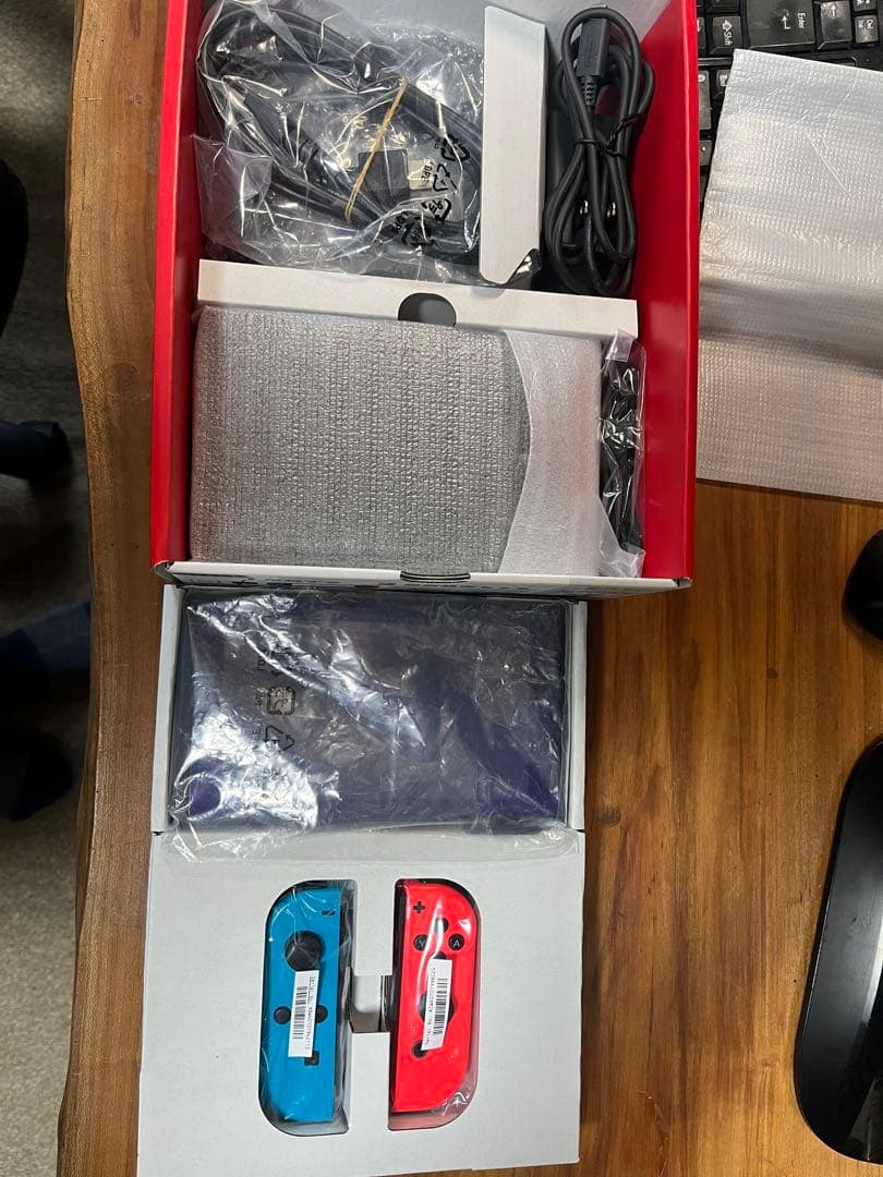 a*u様 美品　使用少ない　Switch 本体 青/オレンジ ソフトケース付き