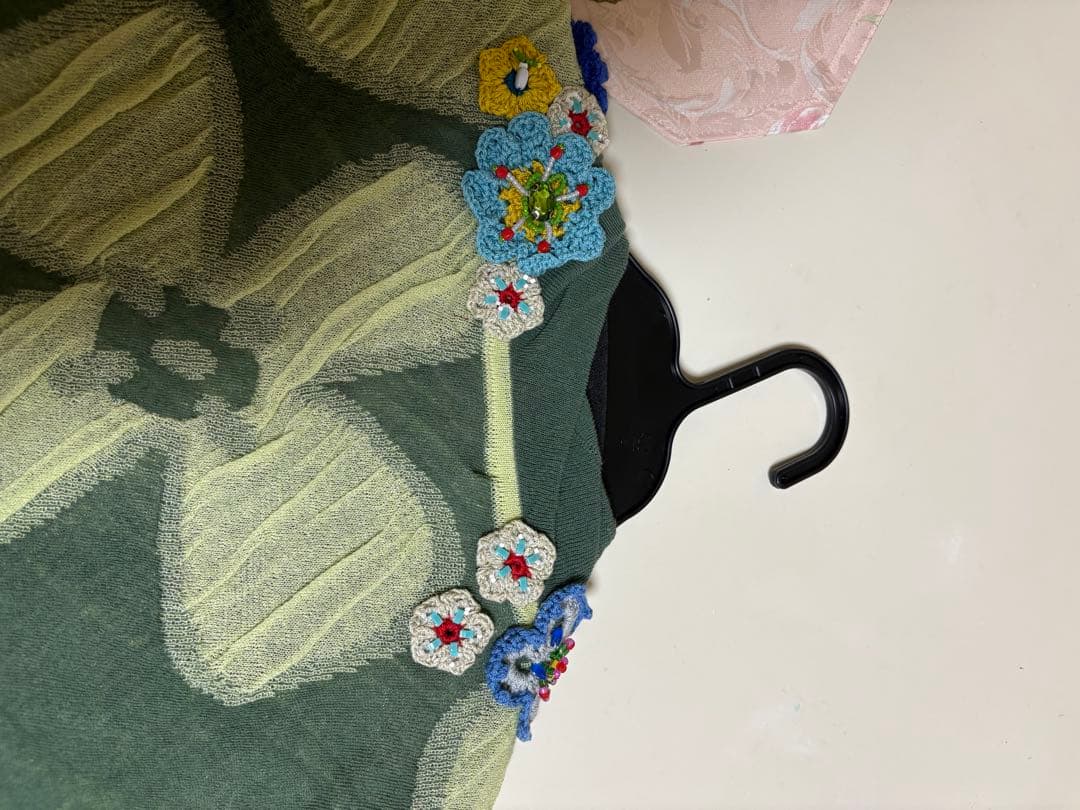 再お値下げ致しました　アルベロベロ花モチーフ半袖カーディガン　ブローチ付き