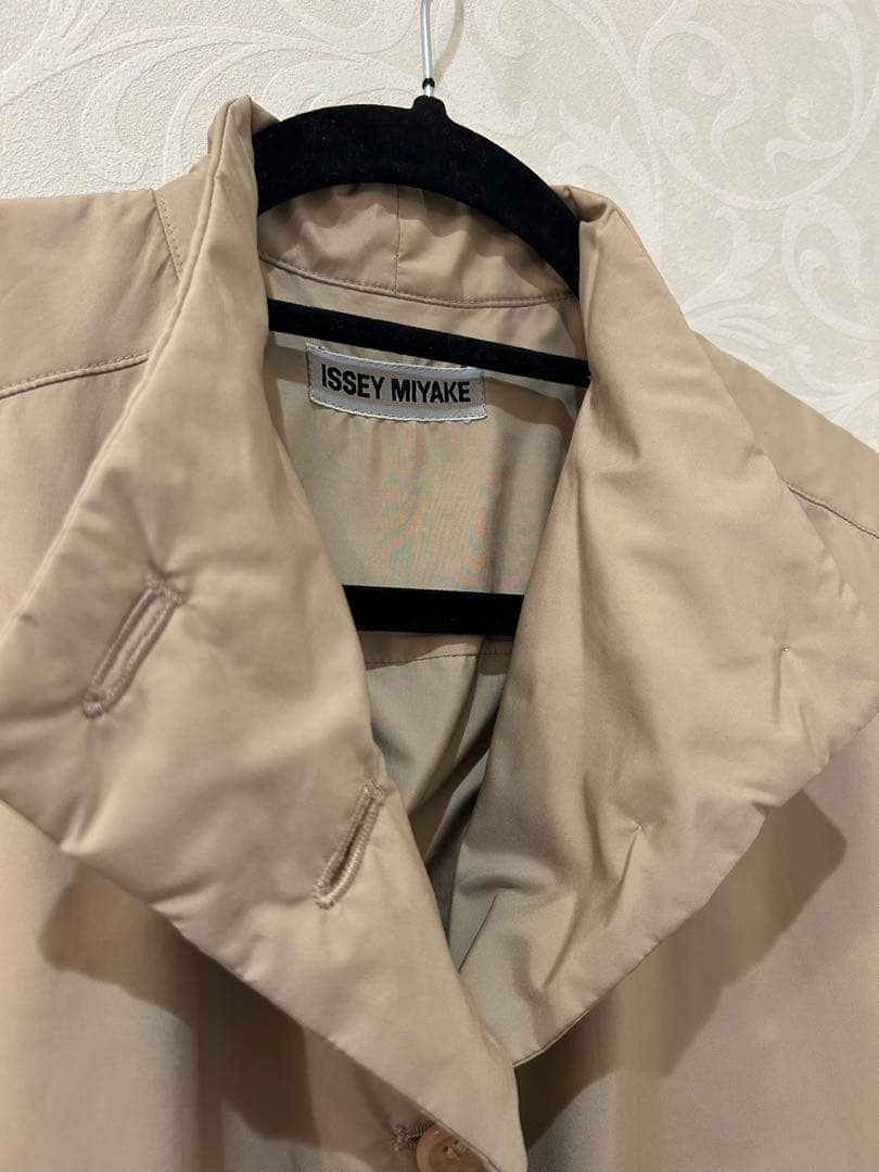 ISSEY MIYAKE ベージュジャケット　アウター　コート　ナイロン