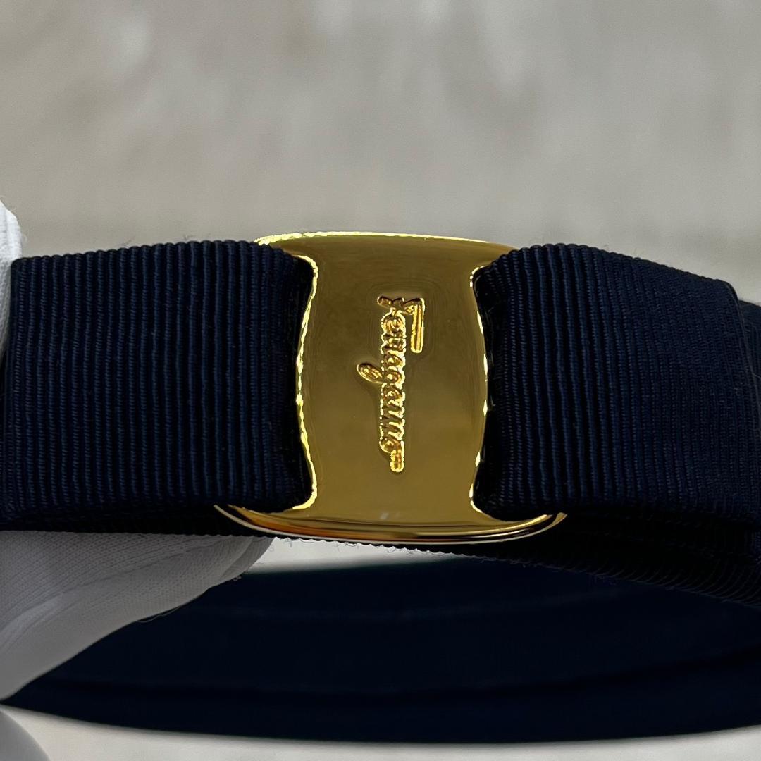 美品✨Ferragamo フェラガモ カチューシャ　ネイビー