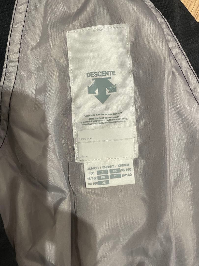 DESCENTE 子ども用　スキーウェア 上下セット　美品　160