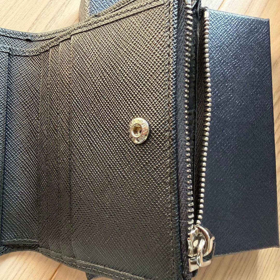 PRADA サフィアーノトライアングル 財布