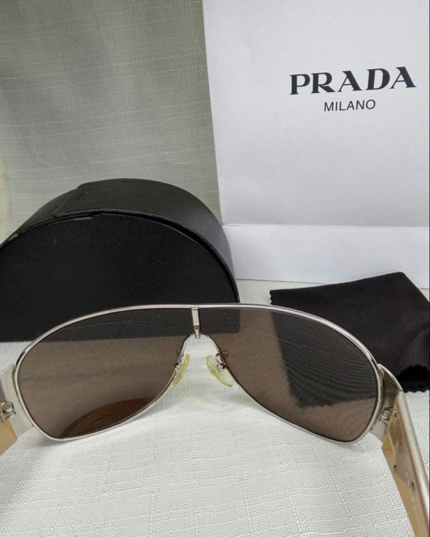 PRADA ブラウンラウンド型サングラス