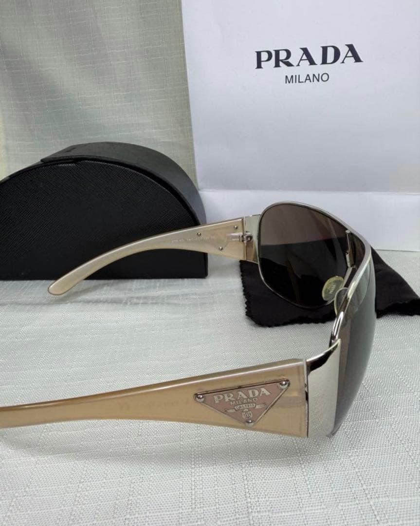 PRADA ブラウンラウンド型サングラス