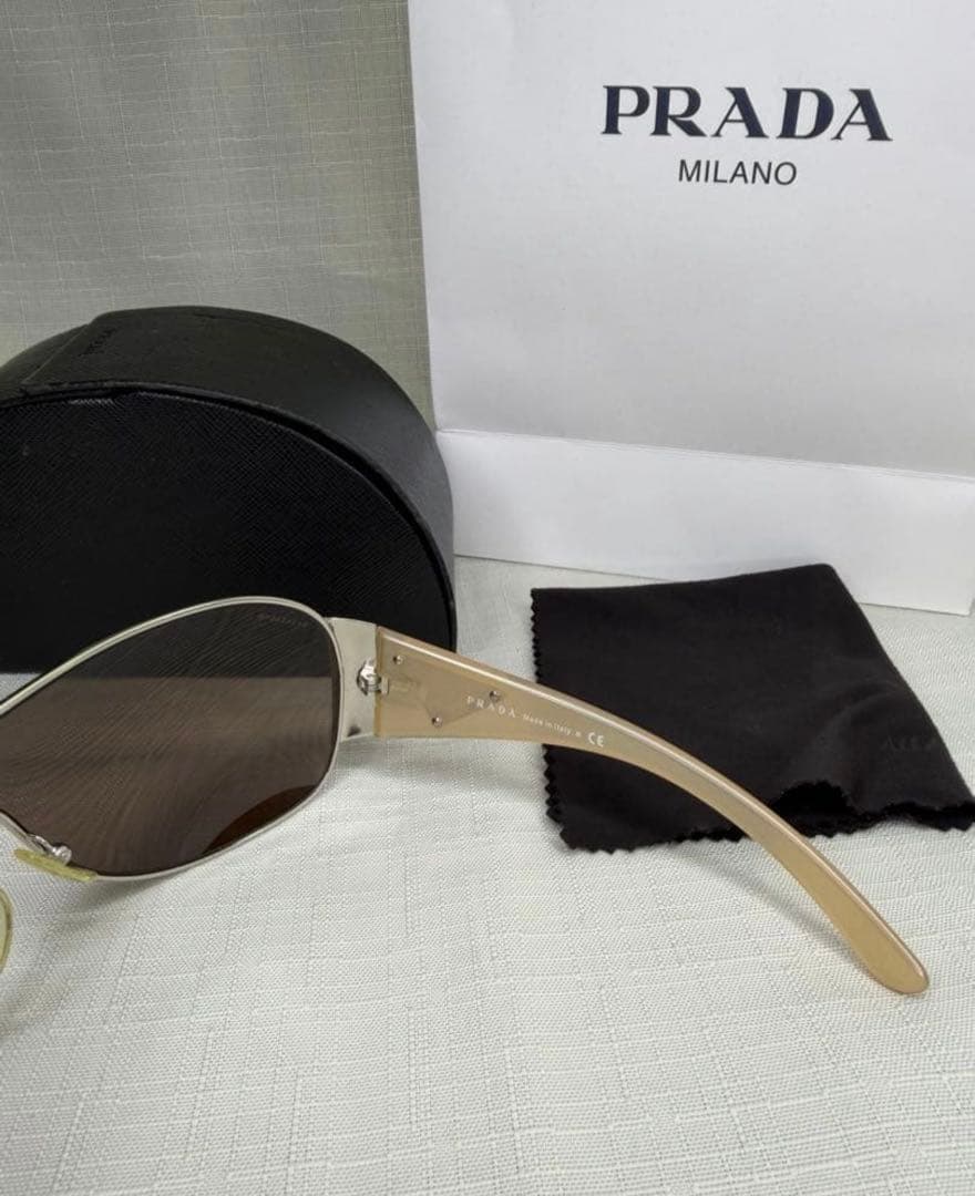 PRADA ブラウンラウンド型サングラス