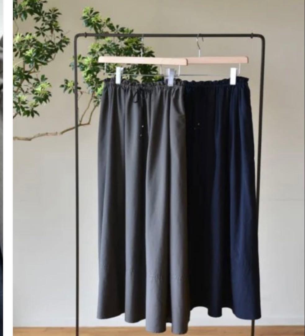 【ほぼ新品】OUR チャコールグレーのロングスカート 即購入可　美品