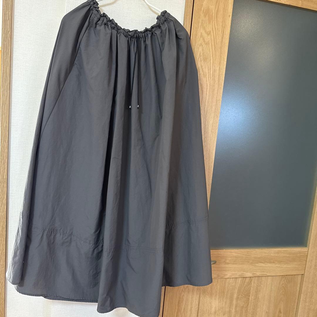 【ほぼ新品】OUR チャコールグレーのロングスカート 即購入可　美品