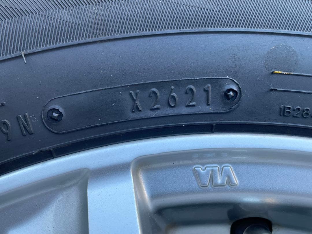 ☆ノア　ヴォクシー　スタッドレスタイヤ　195/65R15 2021年製☆
