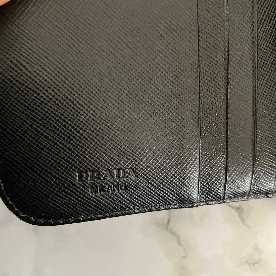 ✨祝日23日限定お値下げ✨PRADA 二つ折り財布 ブラック